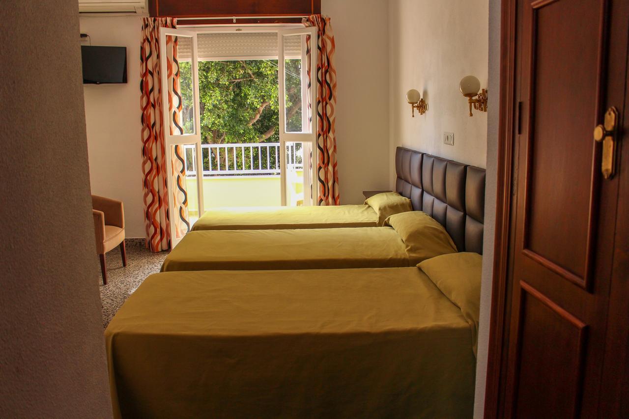 Hostal Esperanza Benajarafe Extérieur photo
